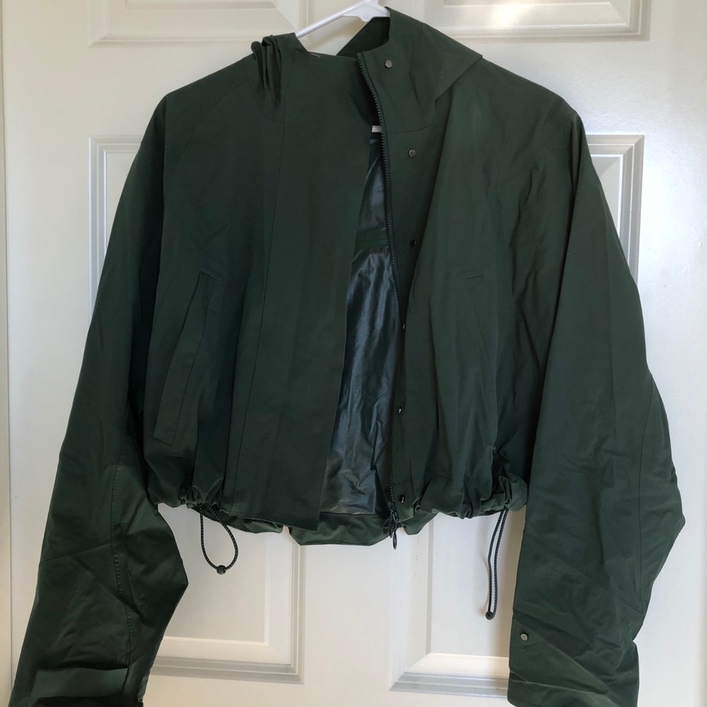 CROPPED WIND BREAKER